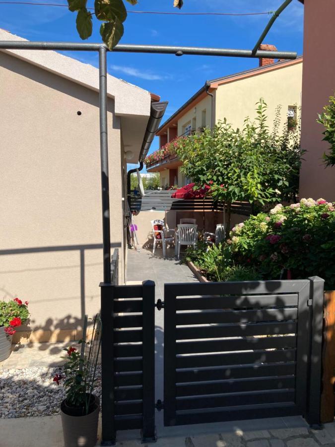 Kuca Eda Villa Pula Bagian luar foto