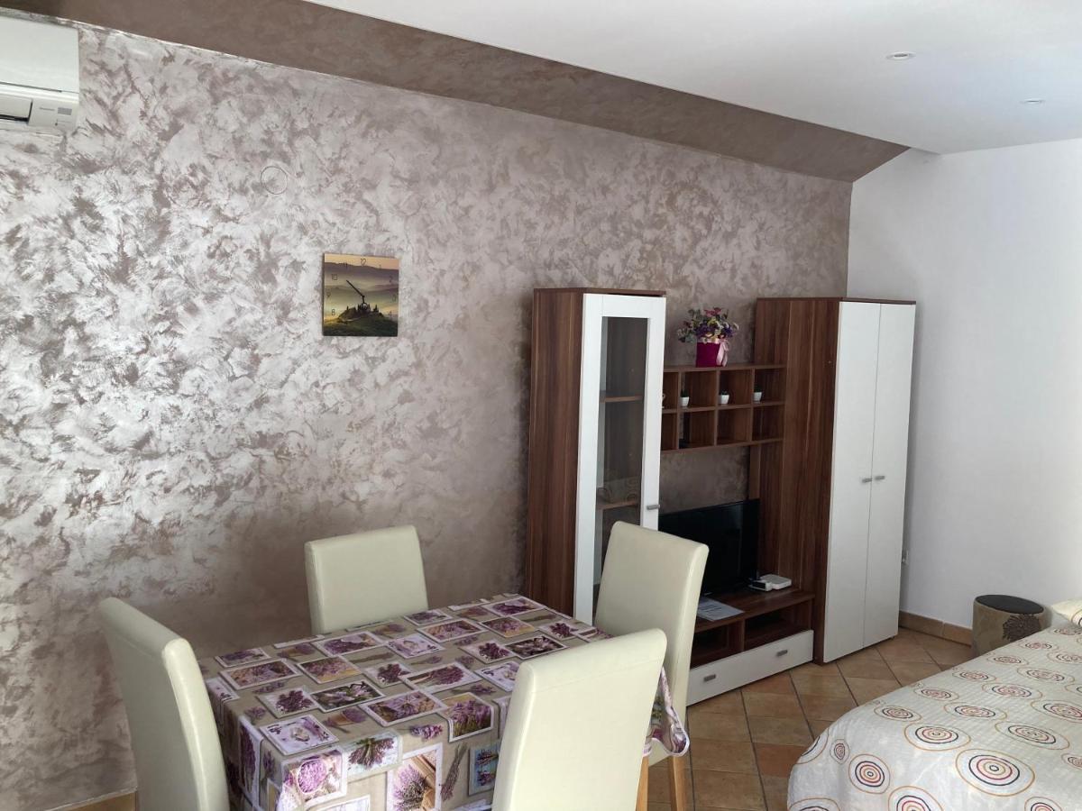 Kuca Eda Villa Pula Bagian luar foto