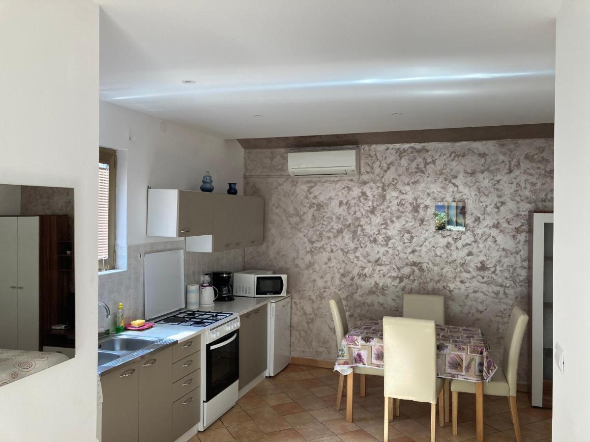 Kuca Eda Villa Pula Bagian luar foto